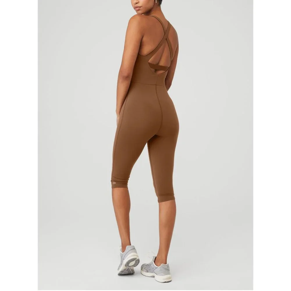 🏷️NWT ALO Yoga Airbrush Physique Capri Onesie In Cinnamon Brown - Various Sizes - Picture 2 of 15